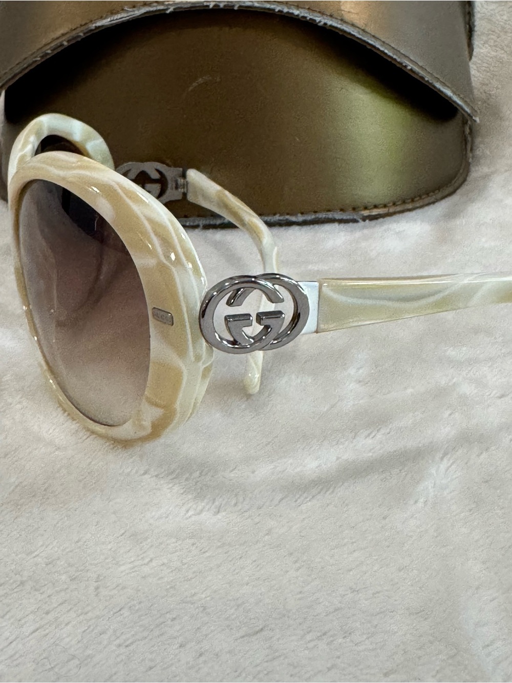 Gucci Cream Tortoiseshell Round Oversized Sunglasses - Picture 2 of 5